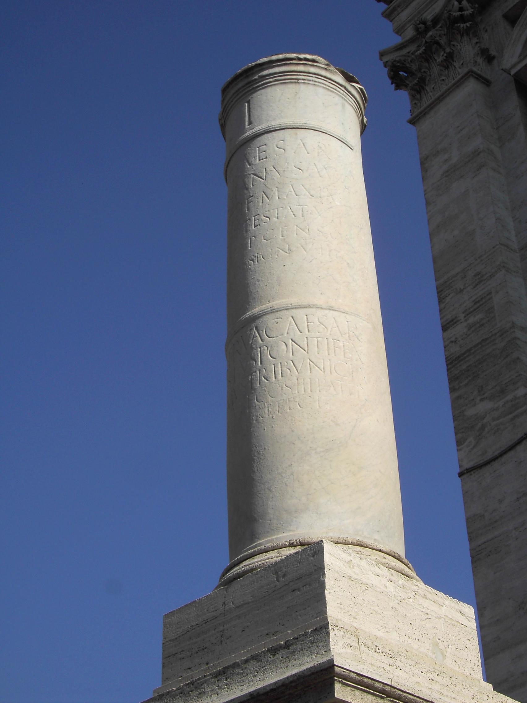 Een Romeinse miliarium — mijlpaal langs de Via Appia